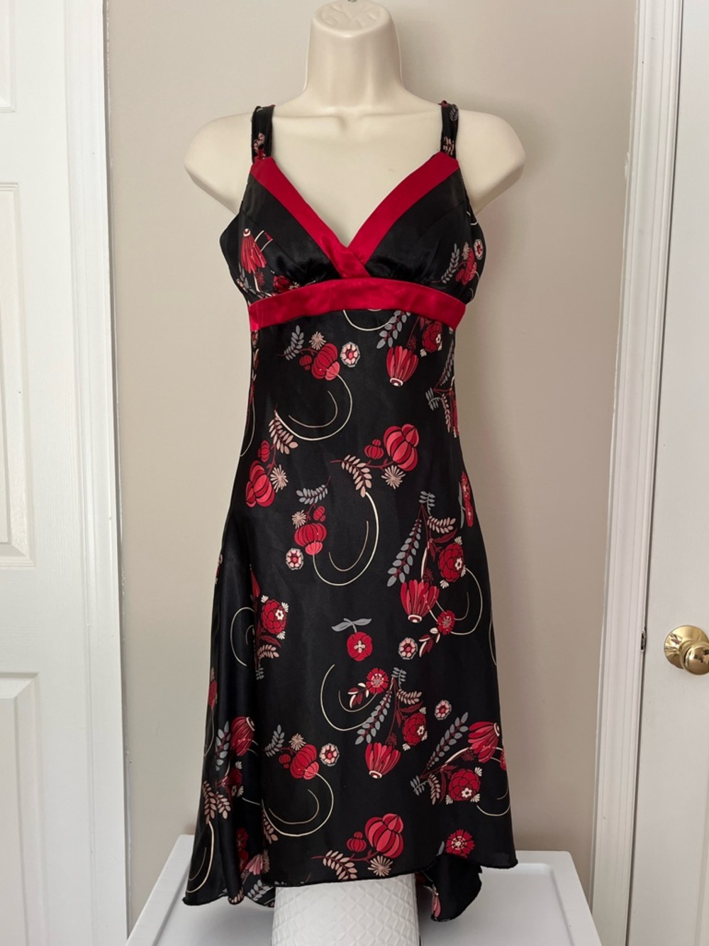 🖤❤️Byerwear vintage black and red floral satin dress🖤❤️